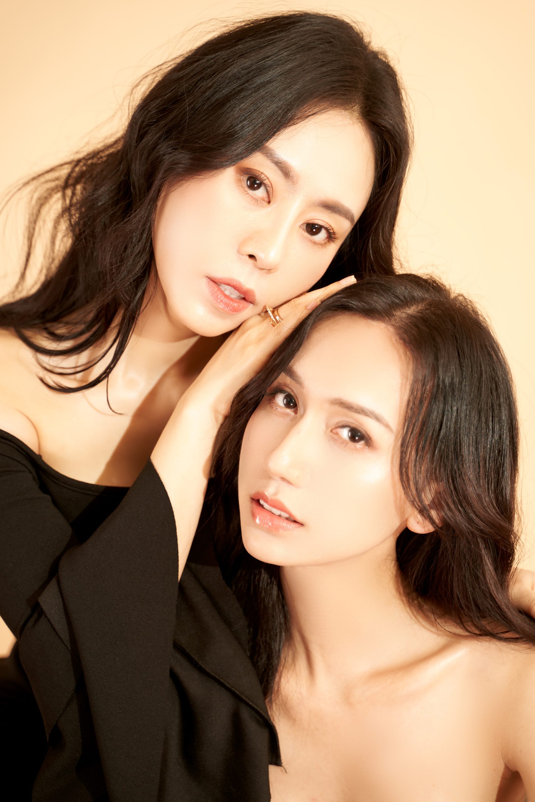 Chị Chị Em Em