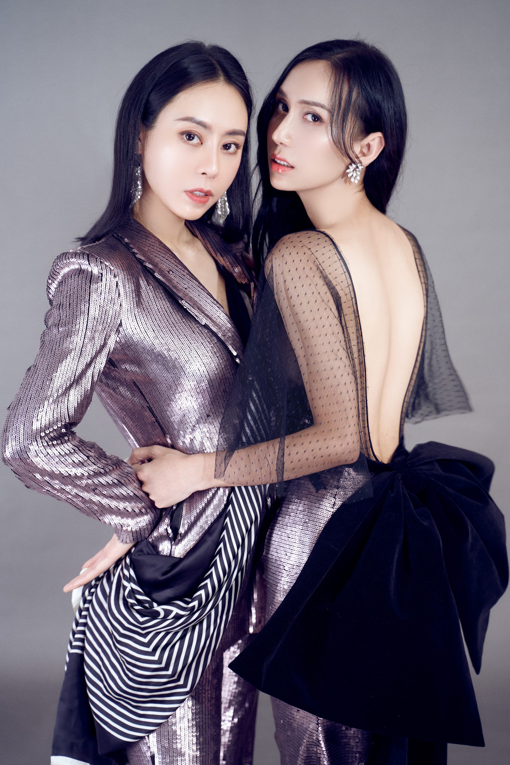 Chị Chị Em Em
