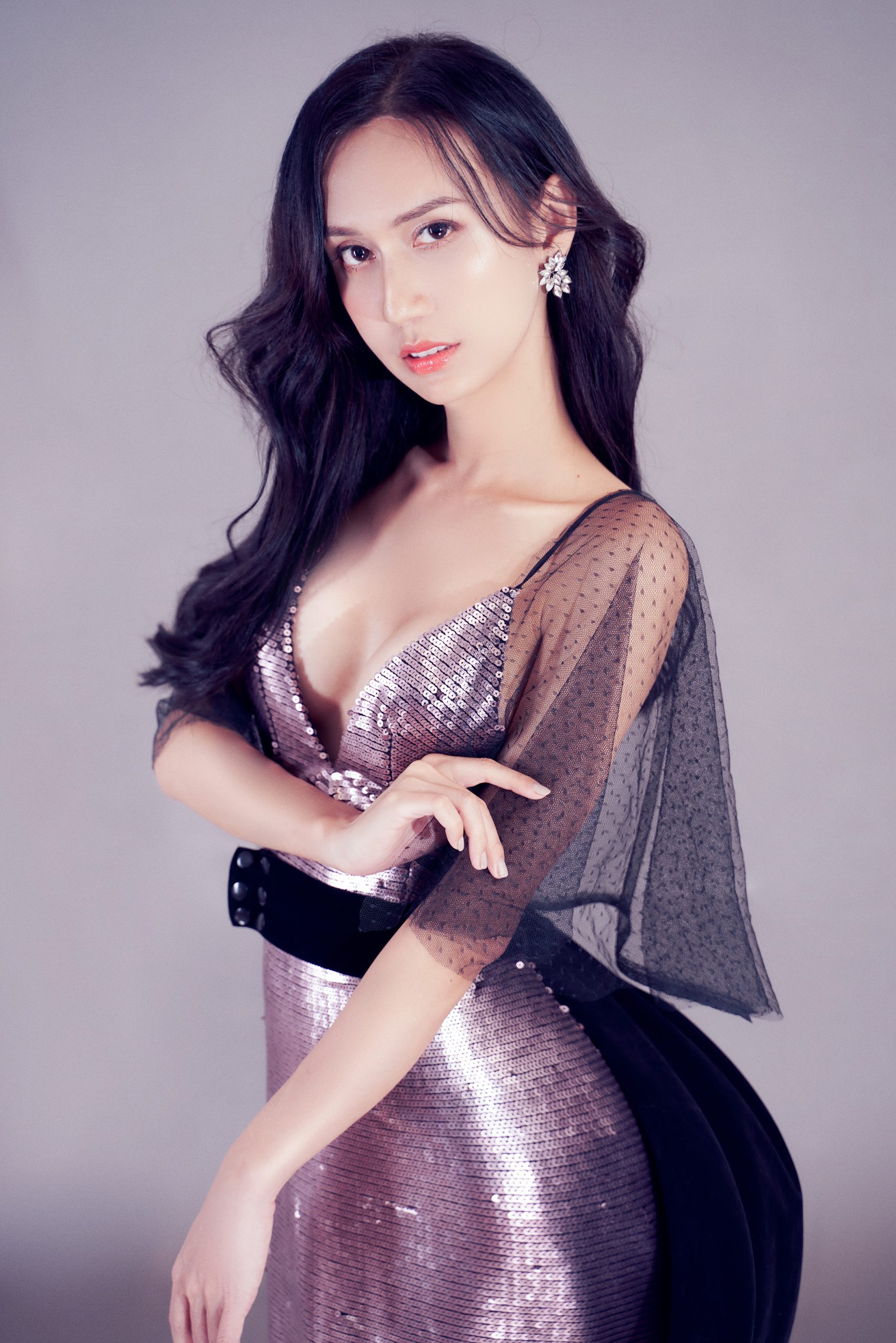 Chị Chị Em Em