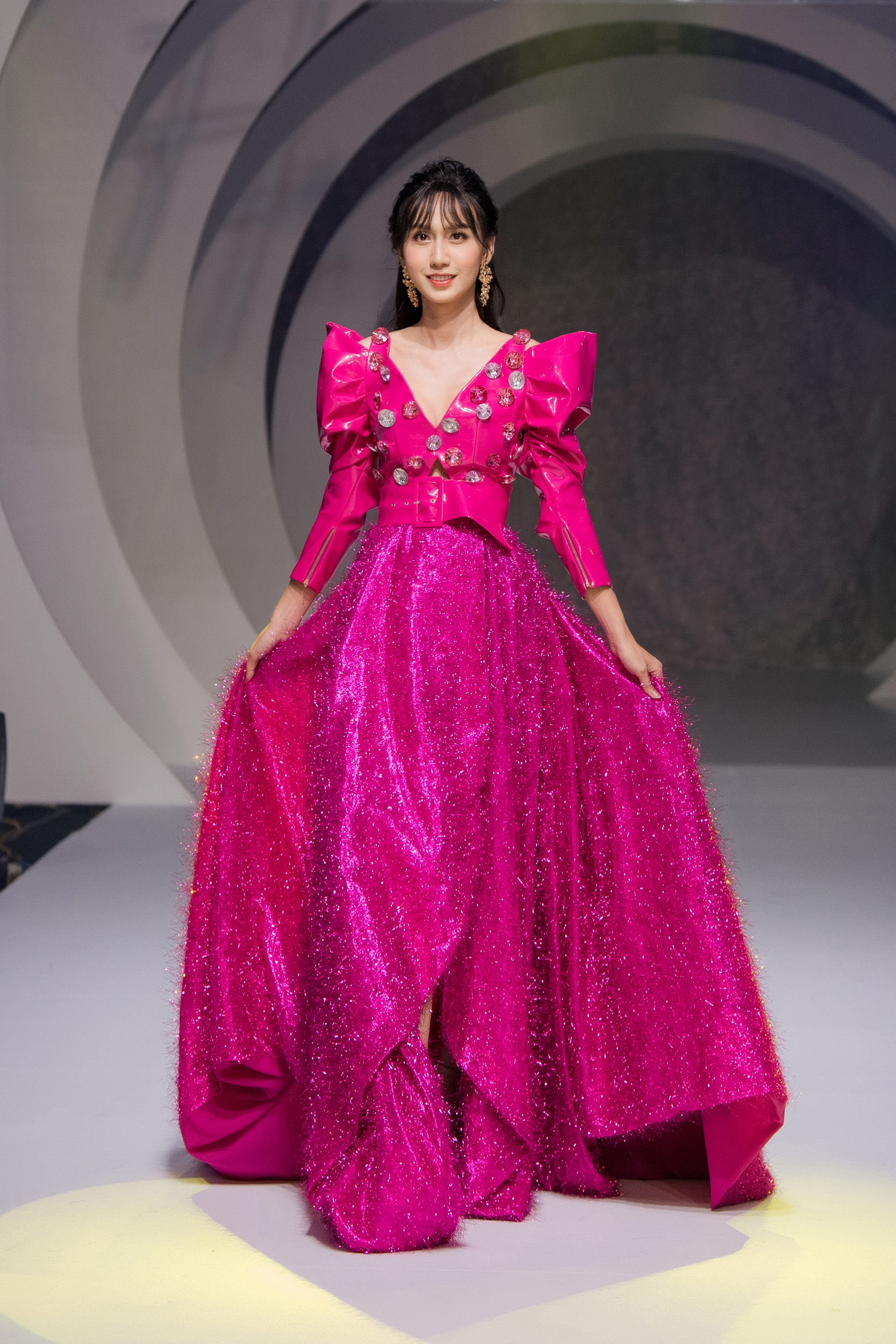 Lần Đầu Đi Catwalk