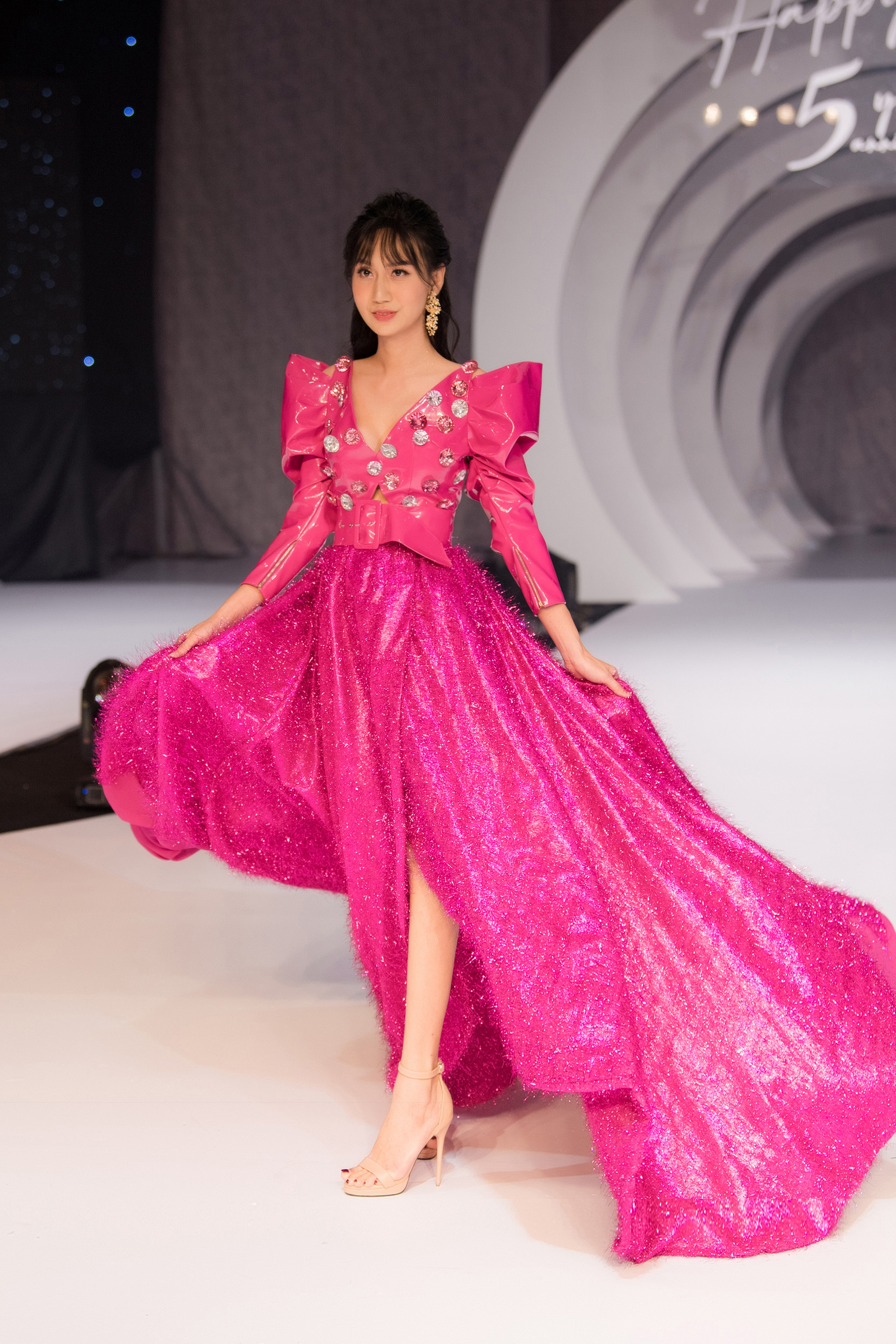 Lần Đầu Đi Catwalk