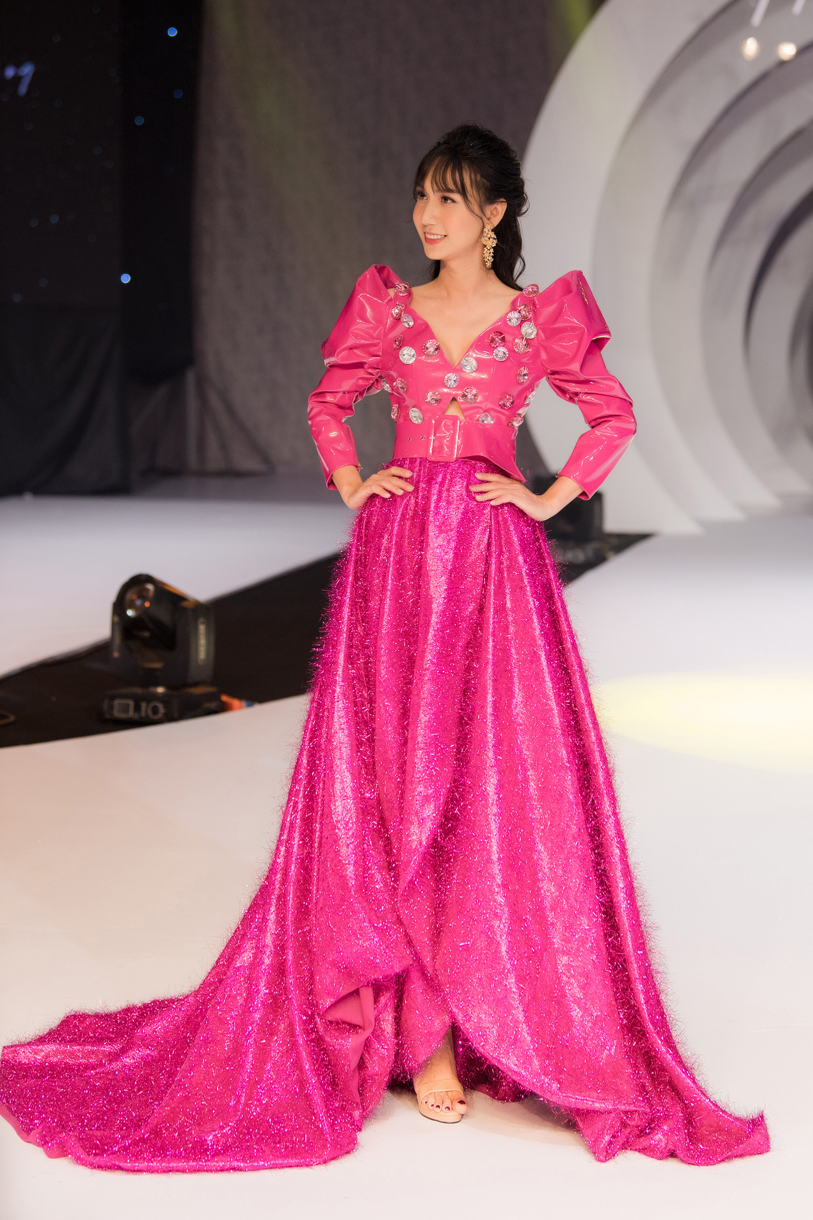 Lần Đầu Đi Catwalk