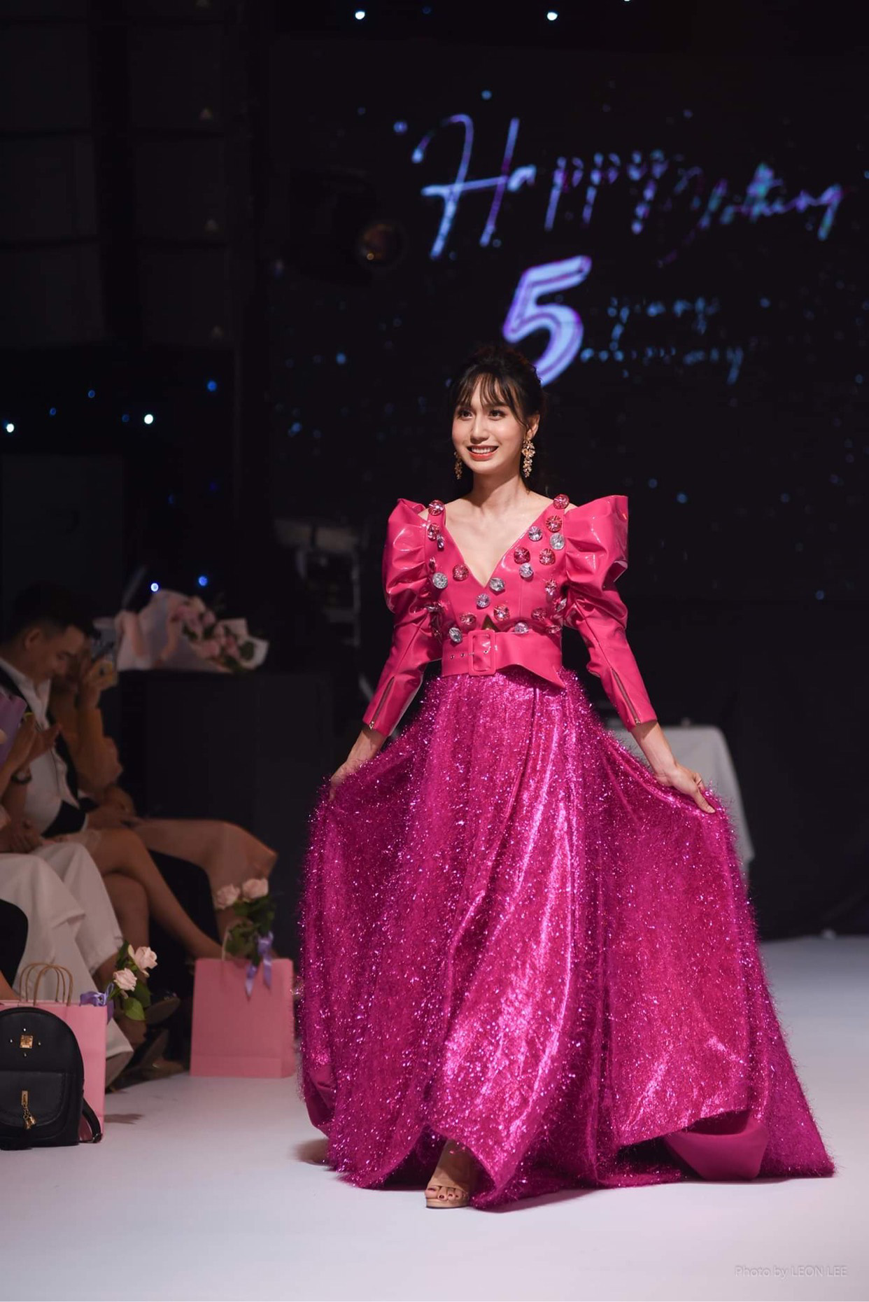 Lần Đầu Đi Catwalk