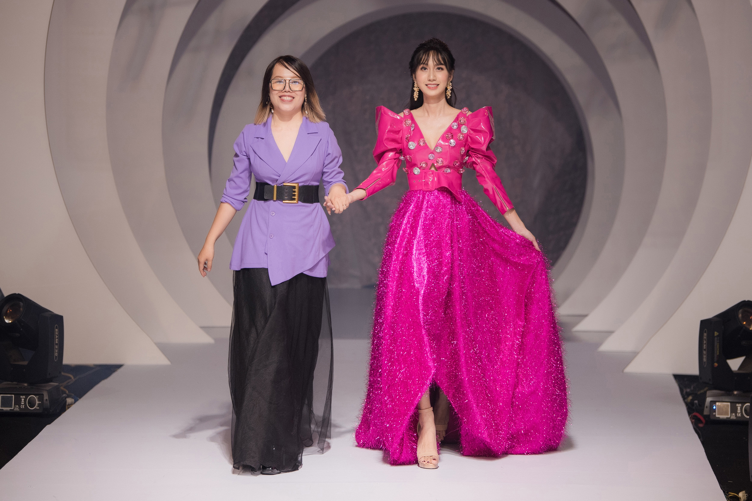 Lần Đầu Đi Catwalk