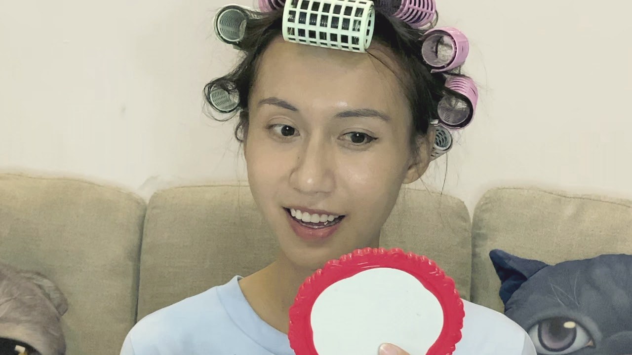 Lần Đầu Makeup Và Uốn Tóc