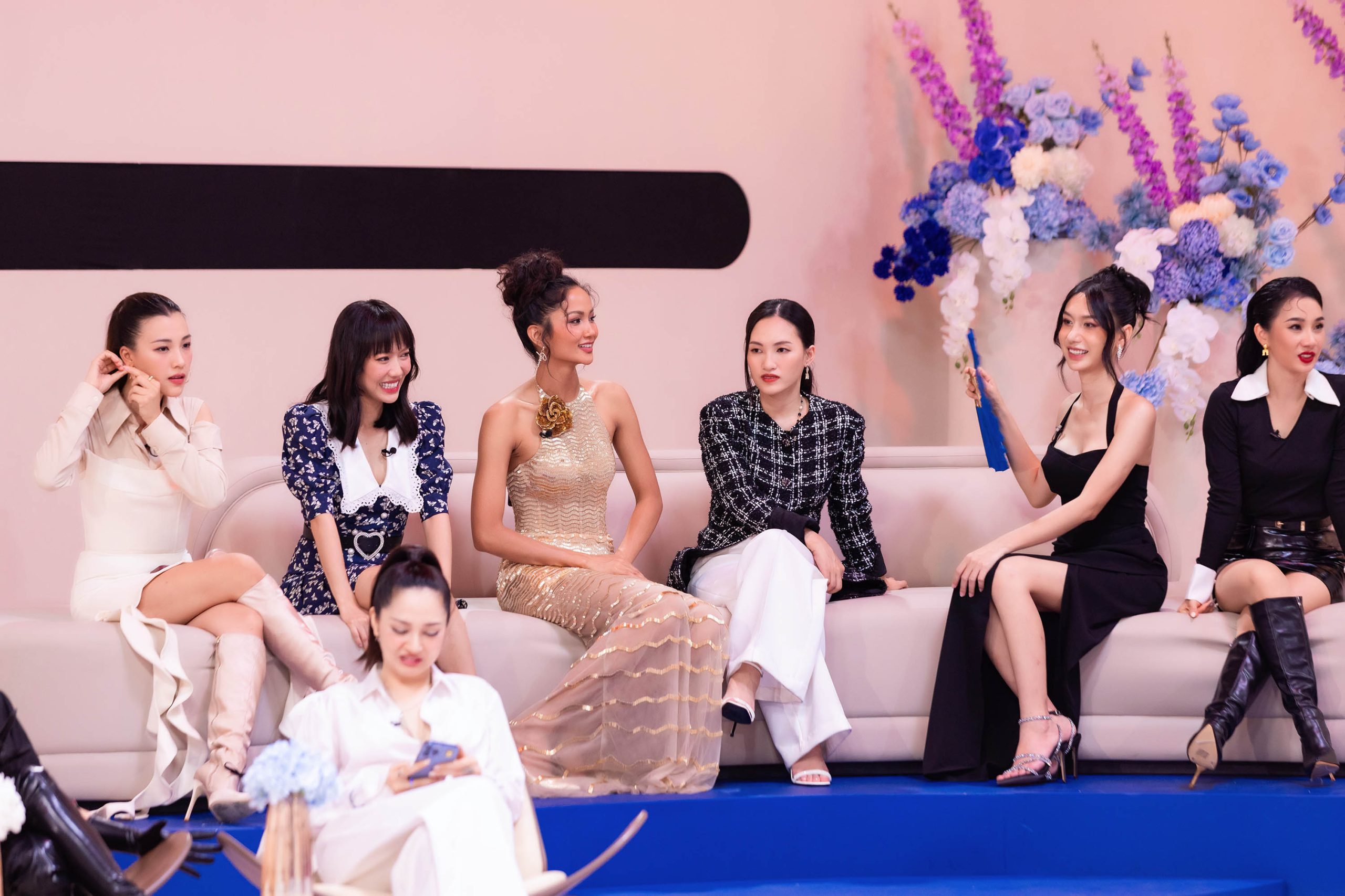 Hội Ngộ Cùng Các Chị Đẹp