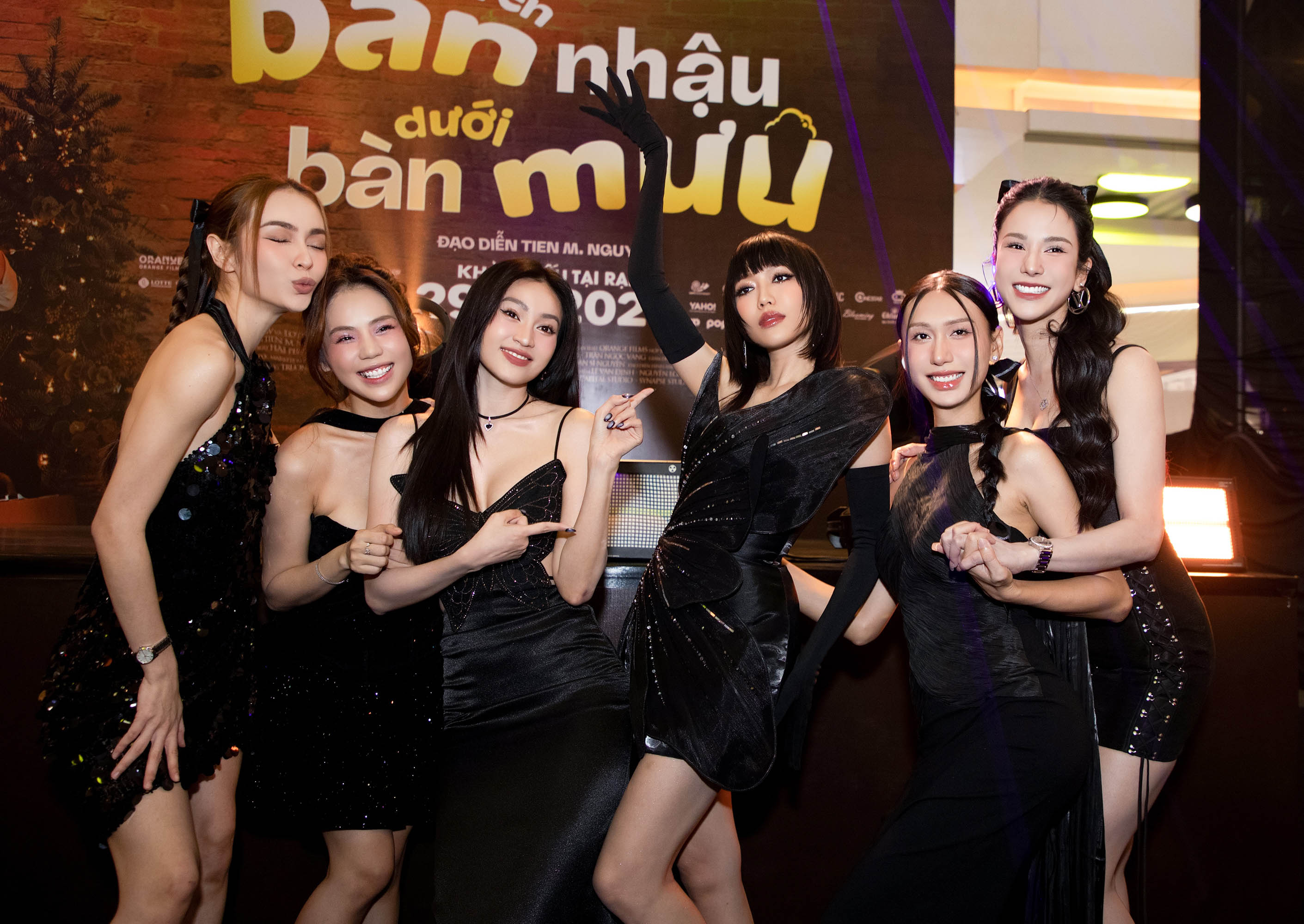 Họp Báo Phim Trên Bàn Nhậu, Dưới Bàn Mưu