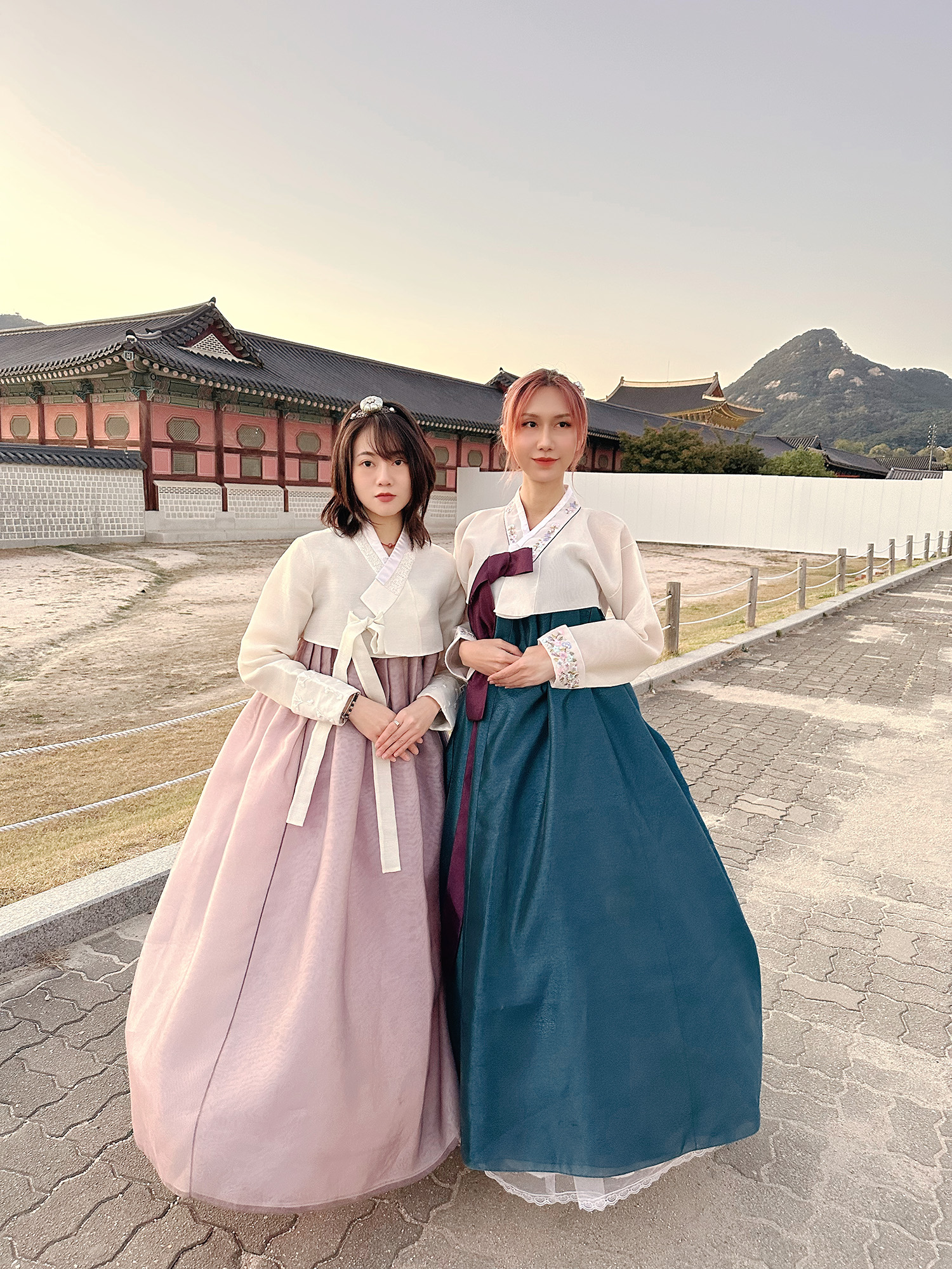 Dịu Dàng Với Hanbok