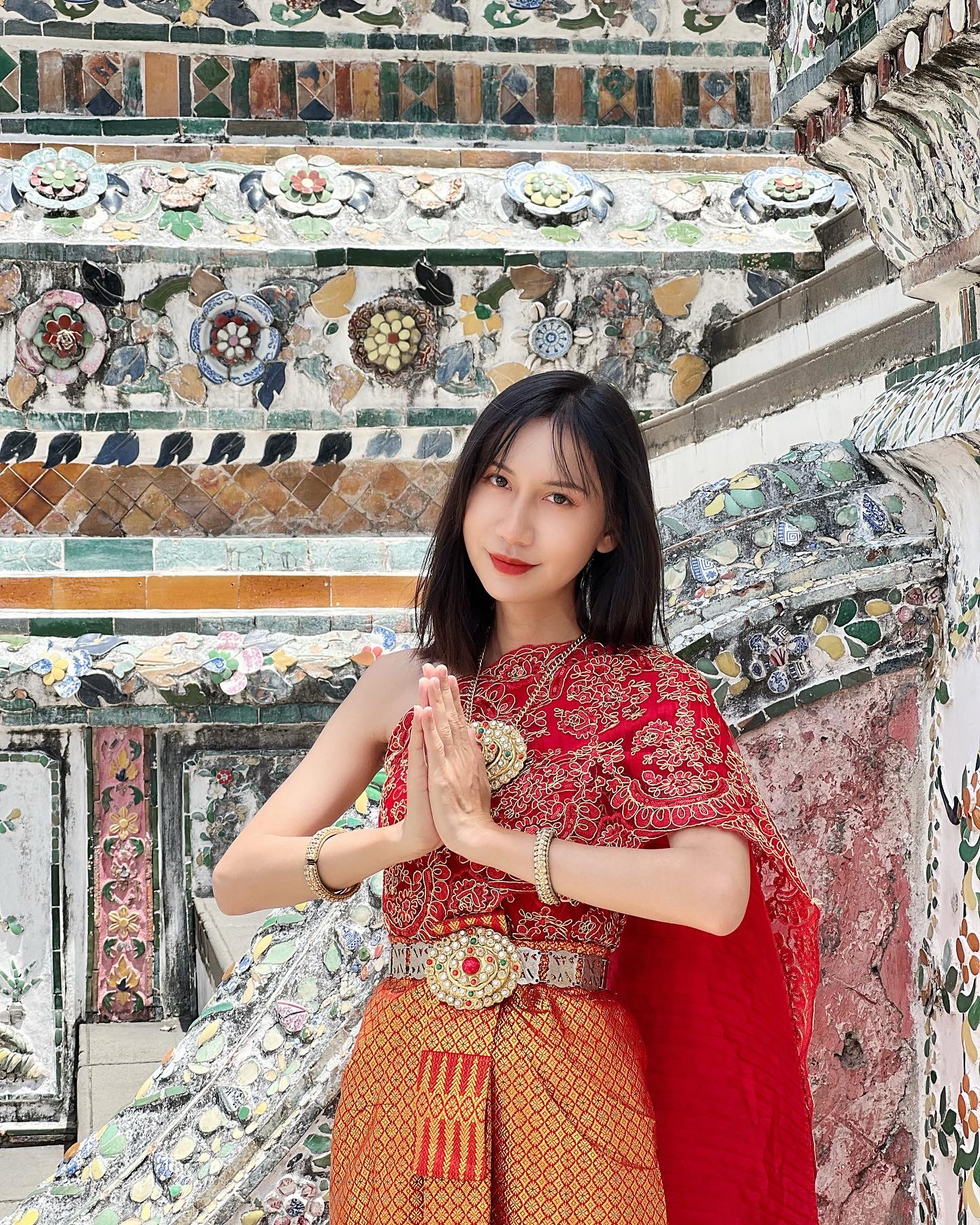 Lynk Lee Mặc Trang Phục Thái Lan