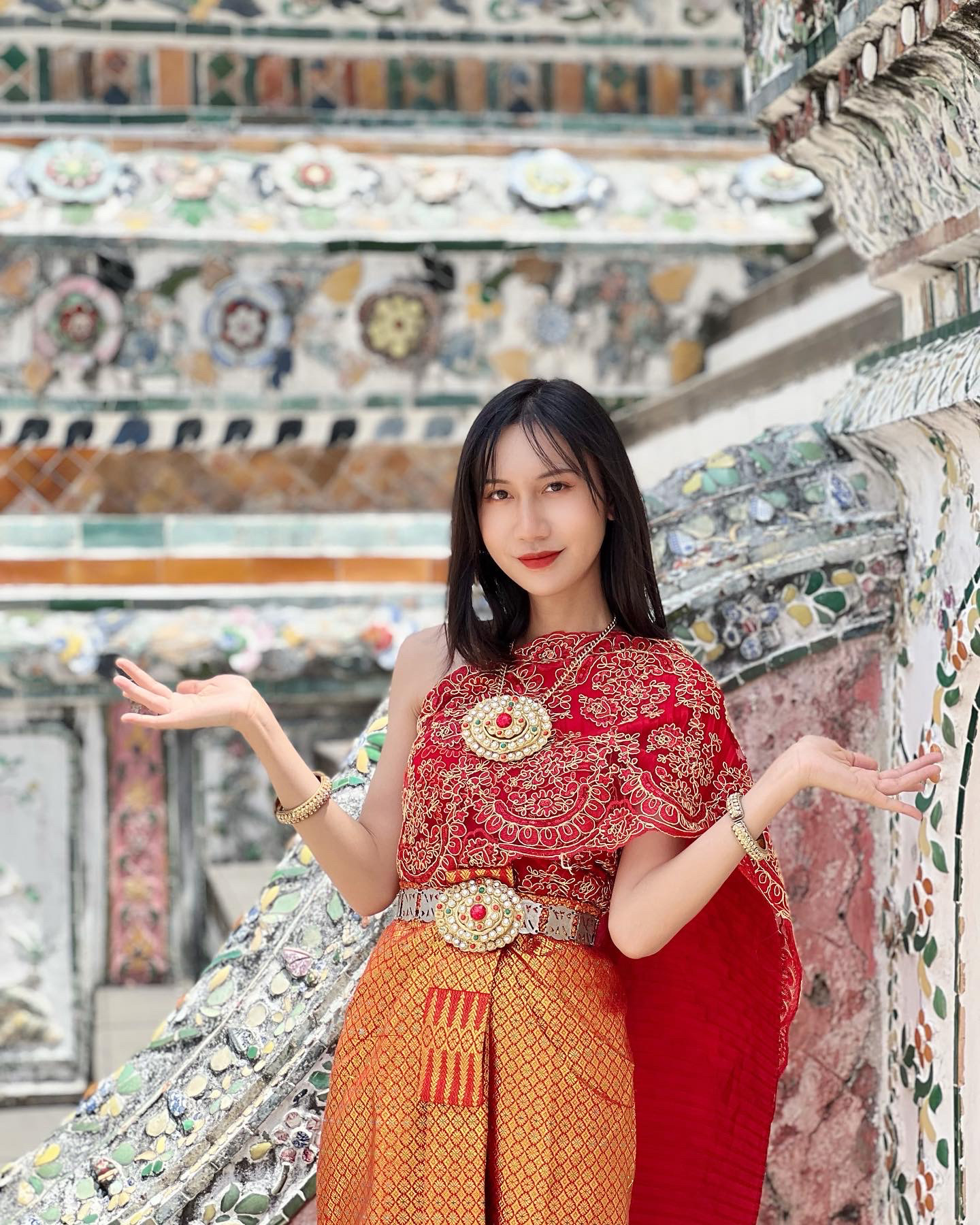 Lynk Lee Mặc Trang Phục Thái Lan