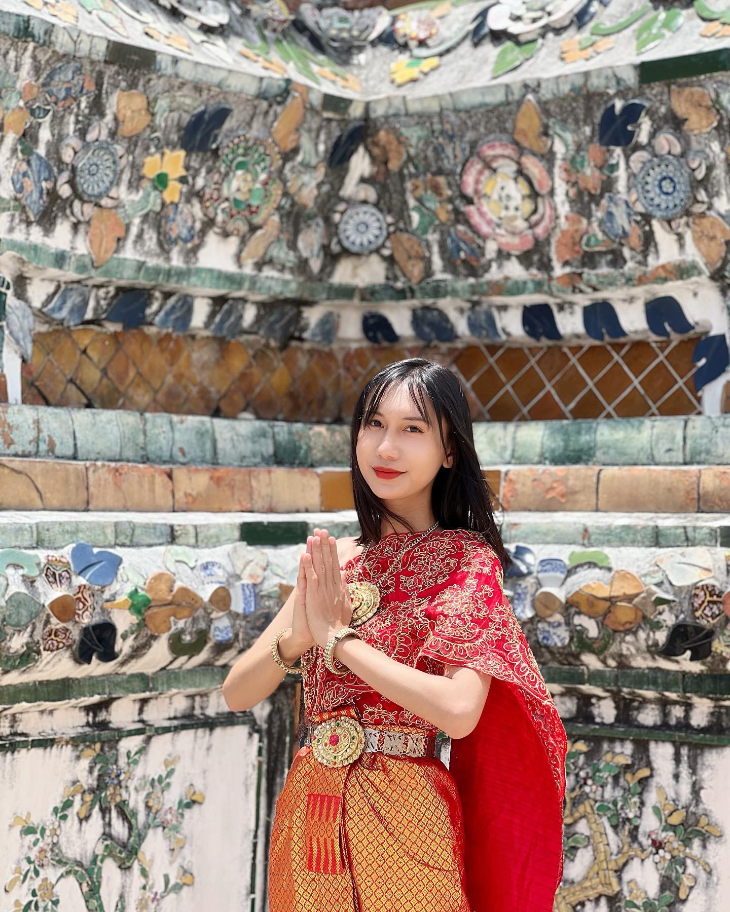 Lynk Lee Mặc Trang Phục Thái Lan