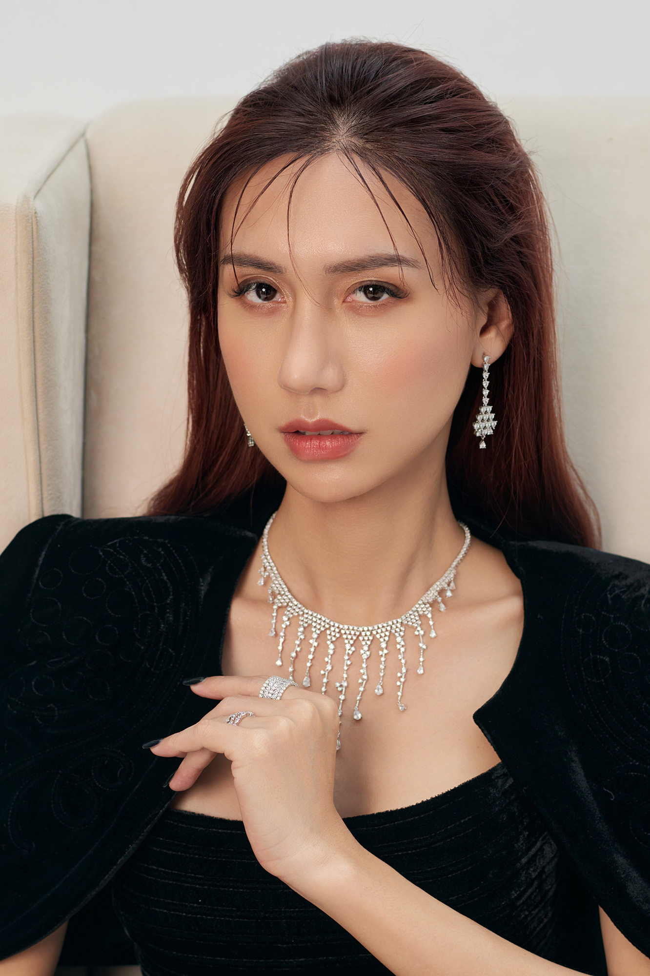 Màu Đen Huyền Bí