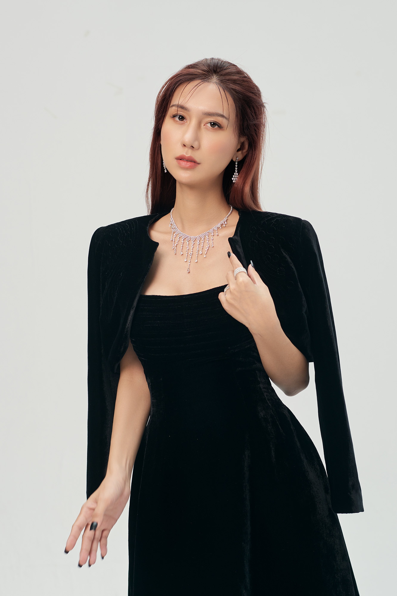 Màu Đen Huyền Bí