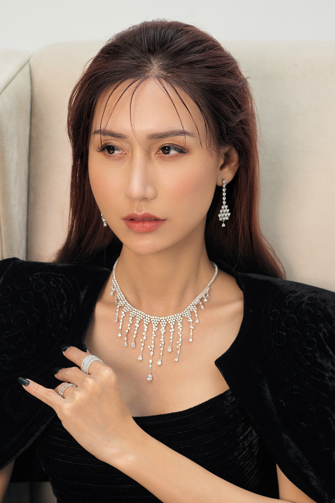 Màu Đen Huyền Bí