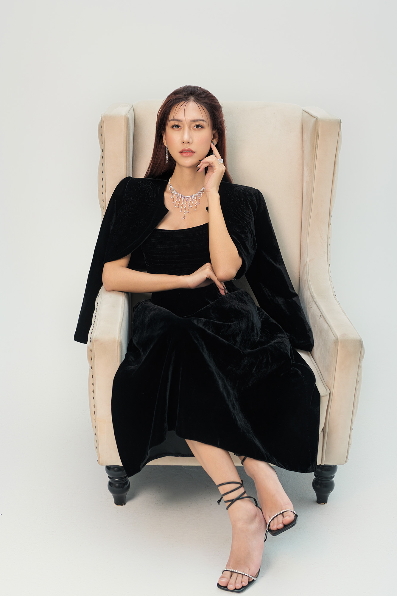 Màu Đen Huyền Bí