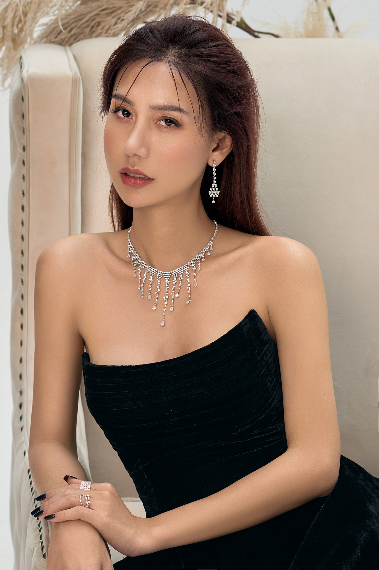 Màu Đen Huyền Bí