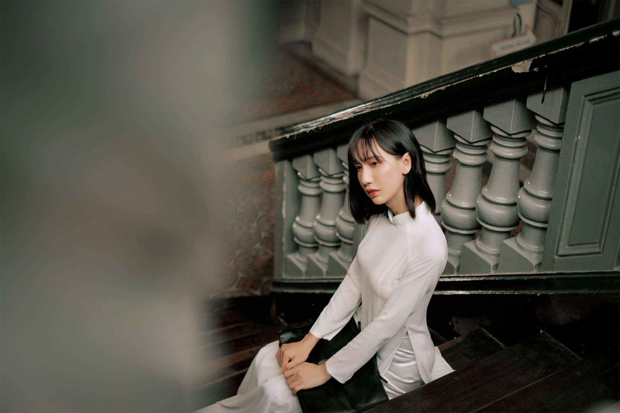 Nữ Sinh Áo Dài Trắng Bên Bảo Tàng