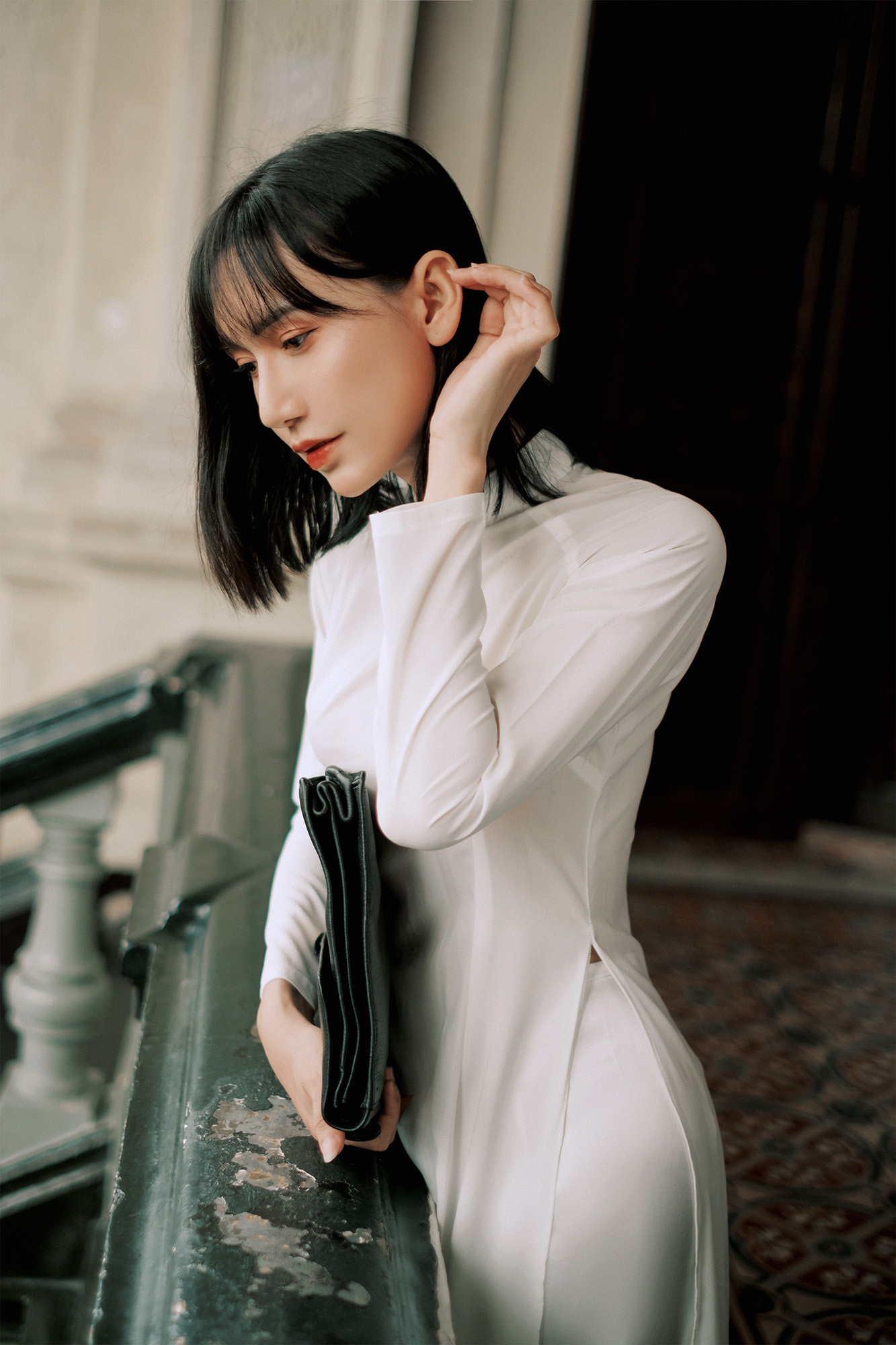 Nữ Sinh Áo Dài Trắng Bên Bảo Tàng
