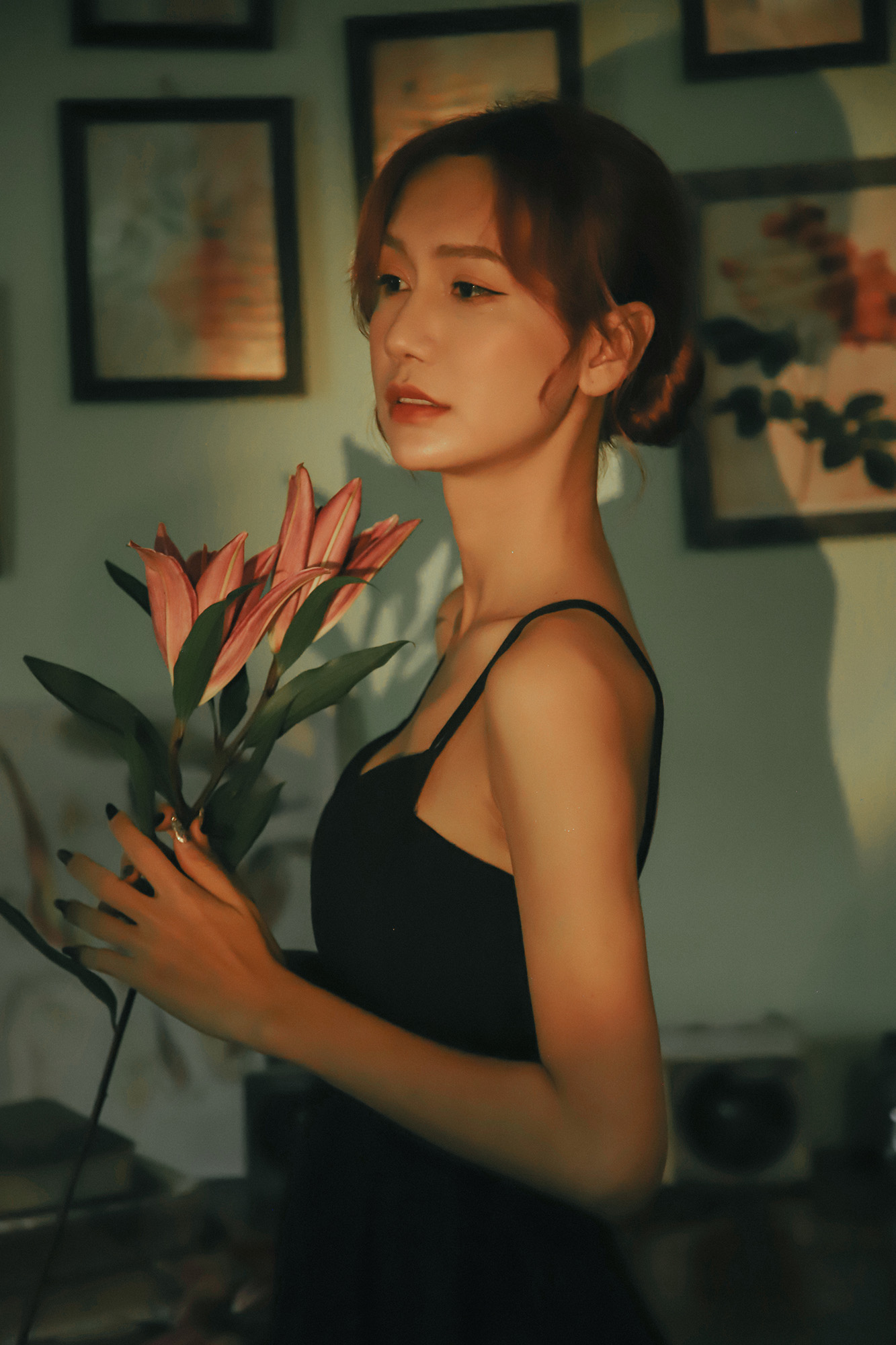 Thiếu Nữ U Buồn