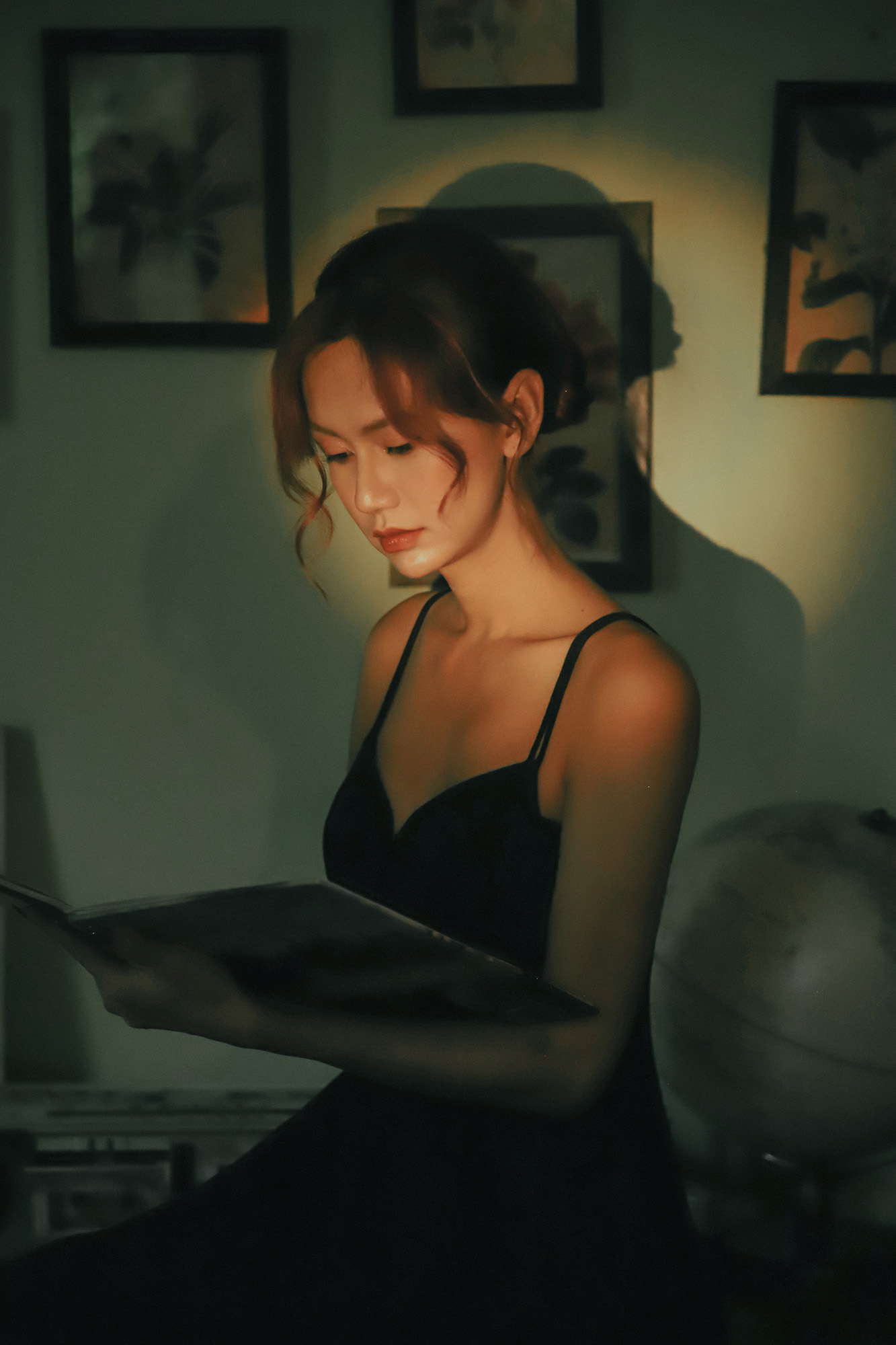 Thiếu Nữ U Buồn