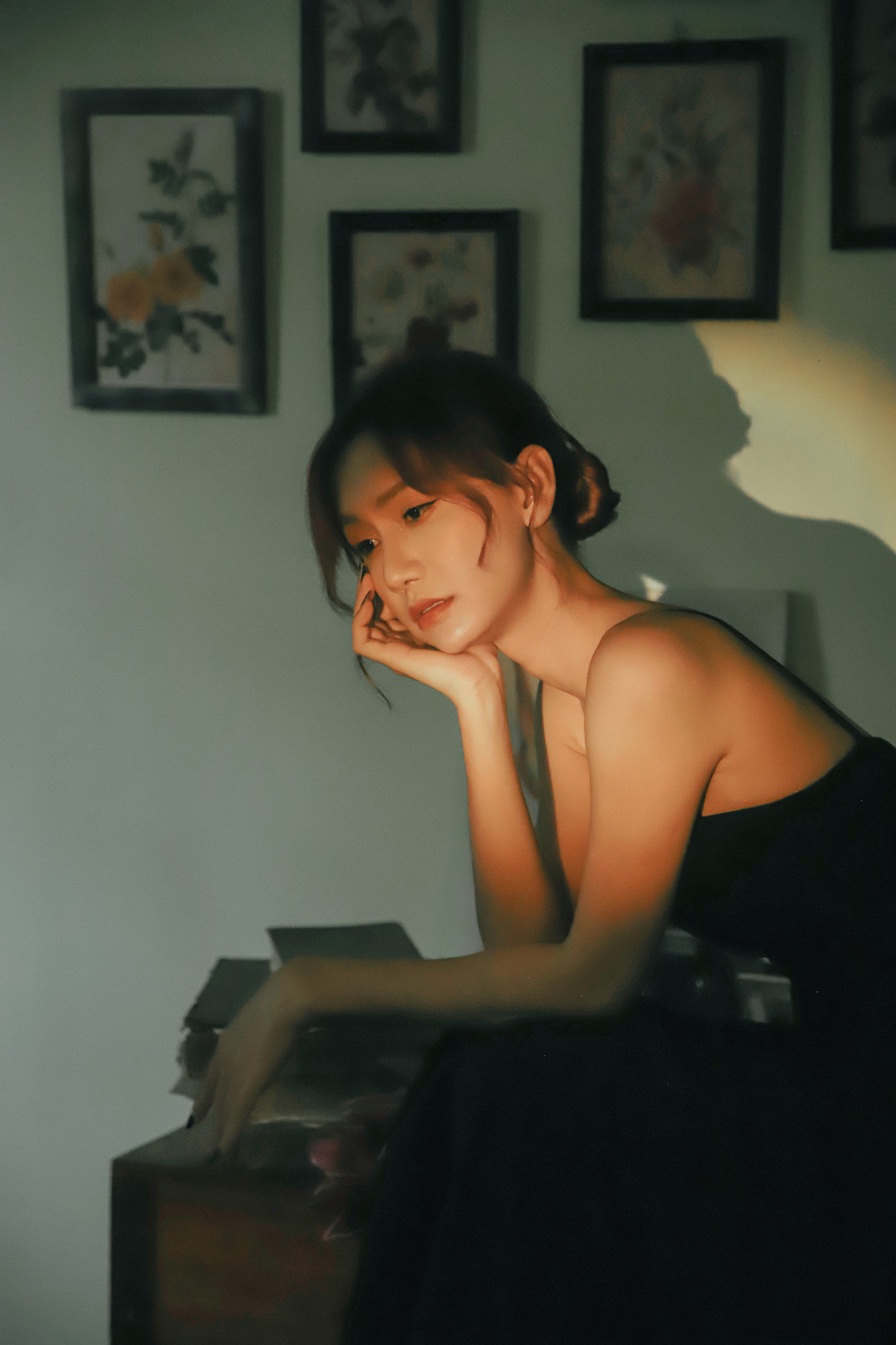 Thiếu Nữ U Buồn