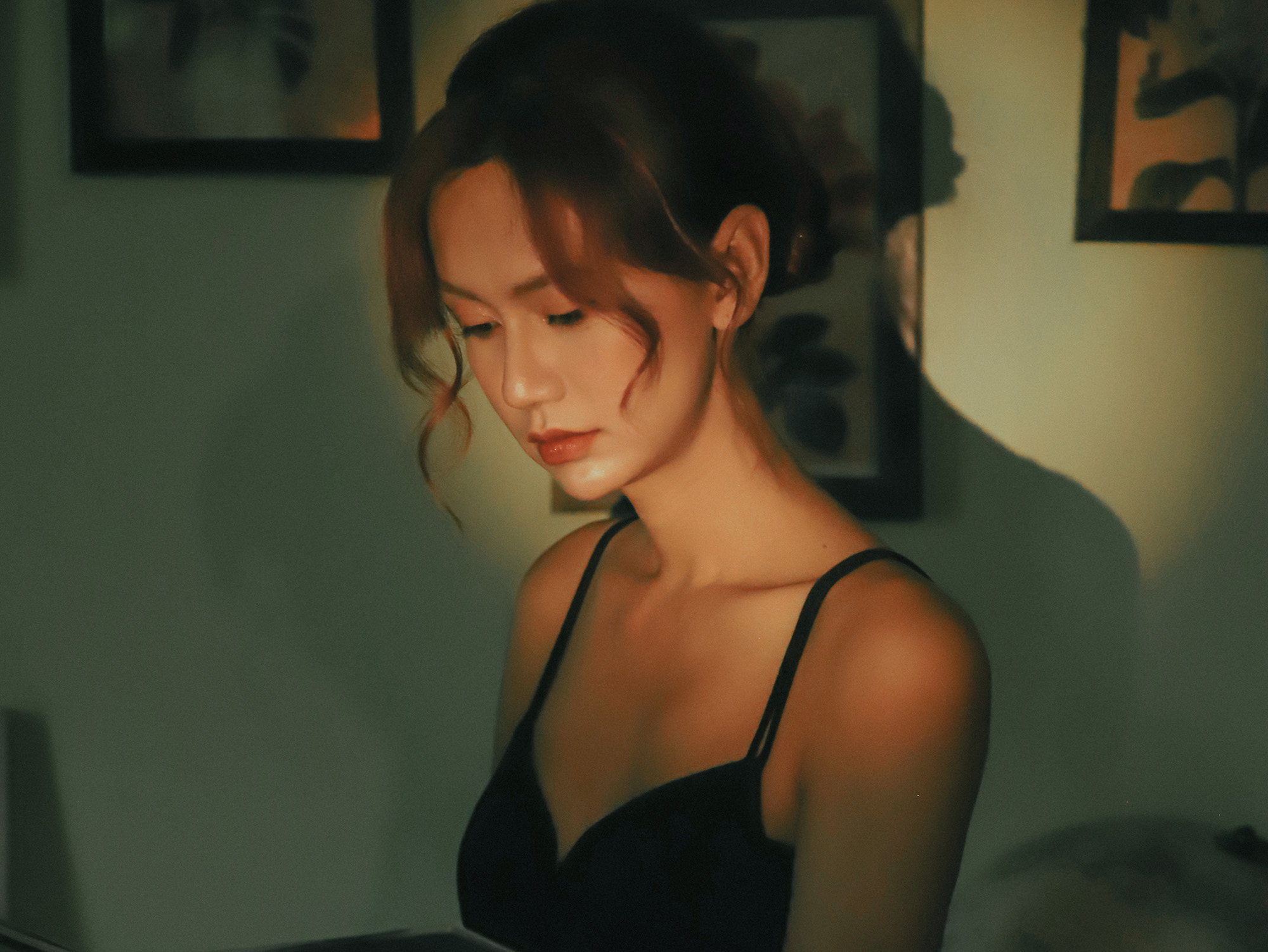 Thiếu Nữ U Buồn