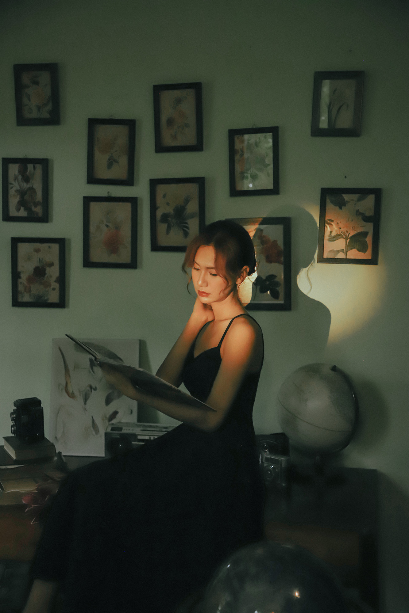 Thiếu Nữ U Buồn