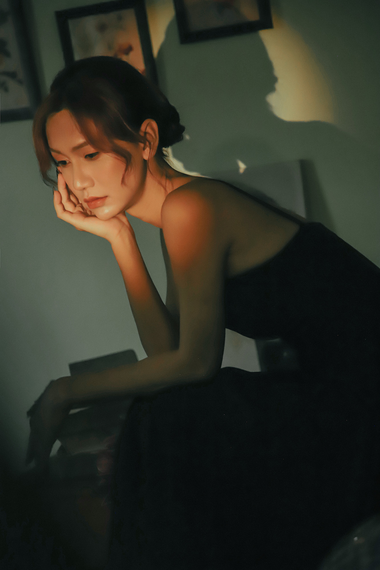Thiếu Nữ U Buồn
