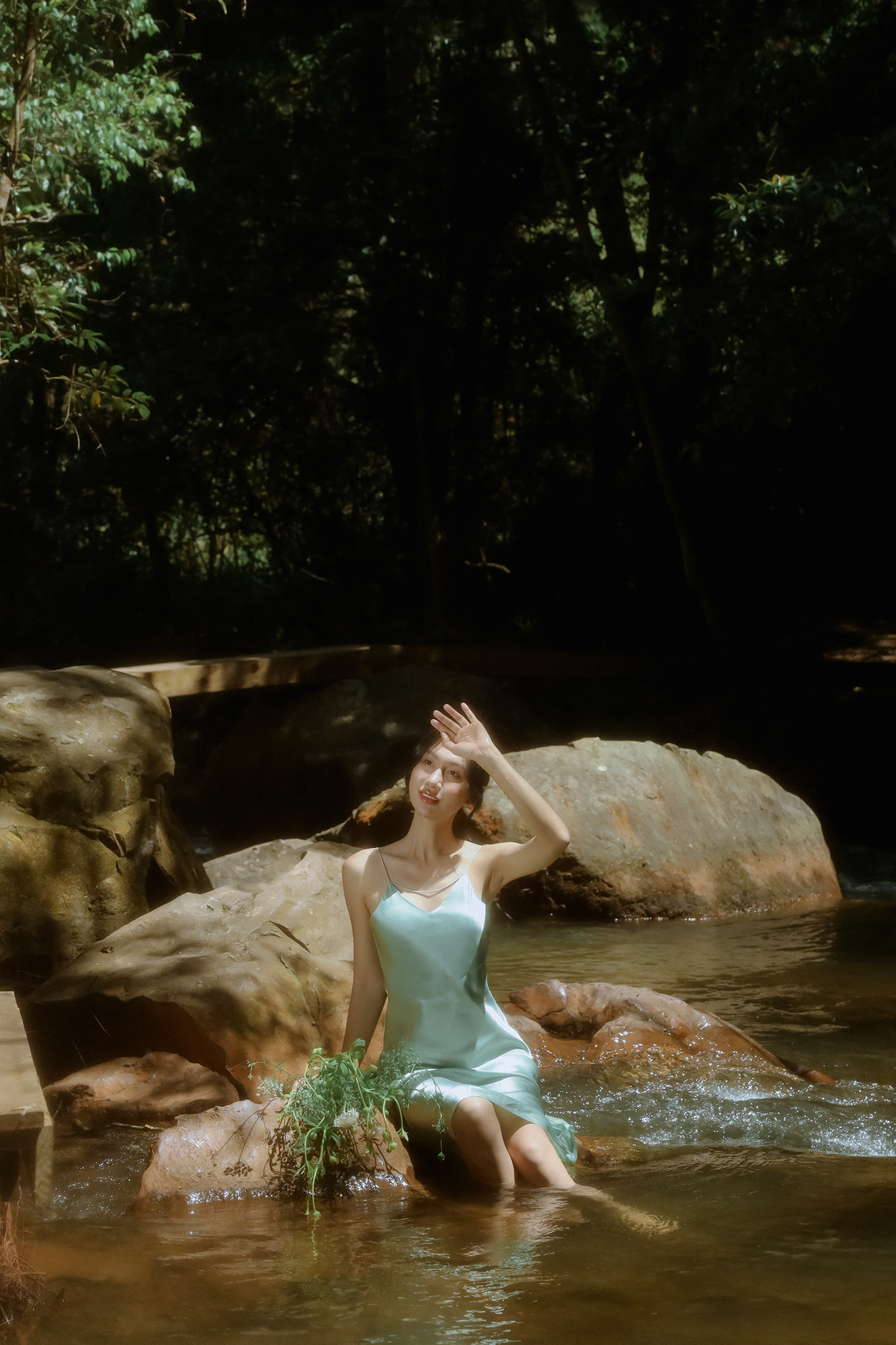 Nàng Thơ Bên Bờ Suối