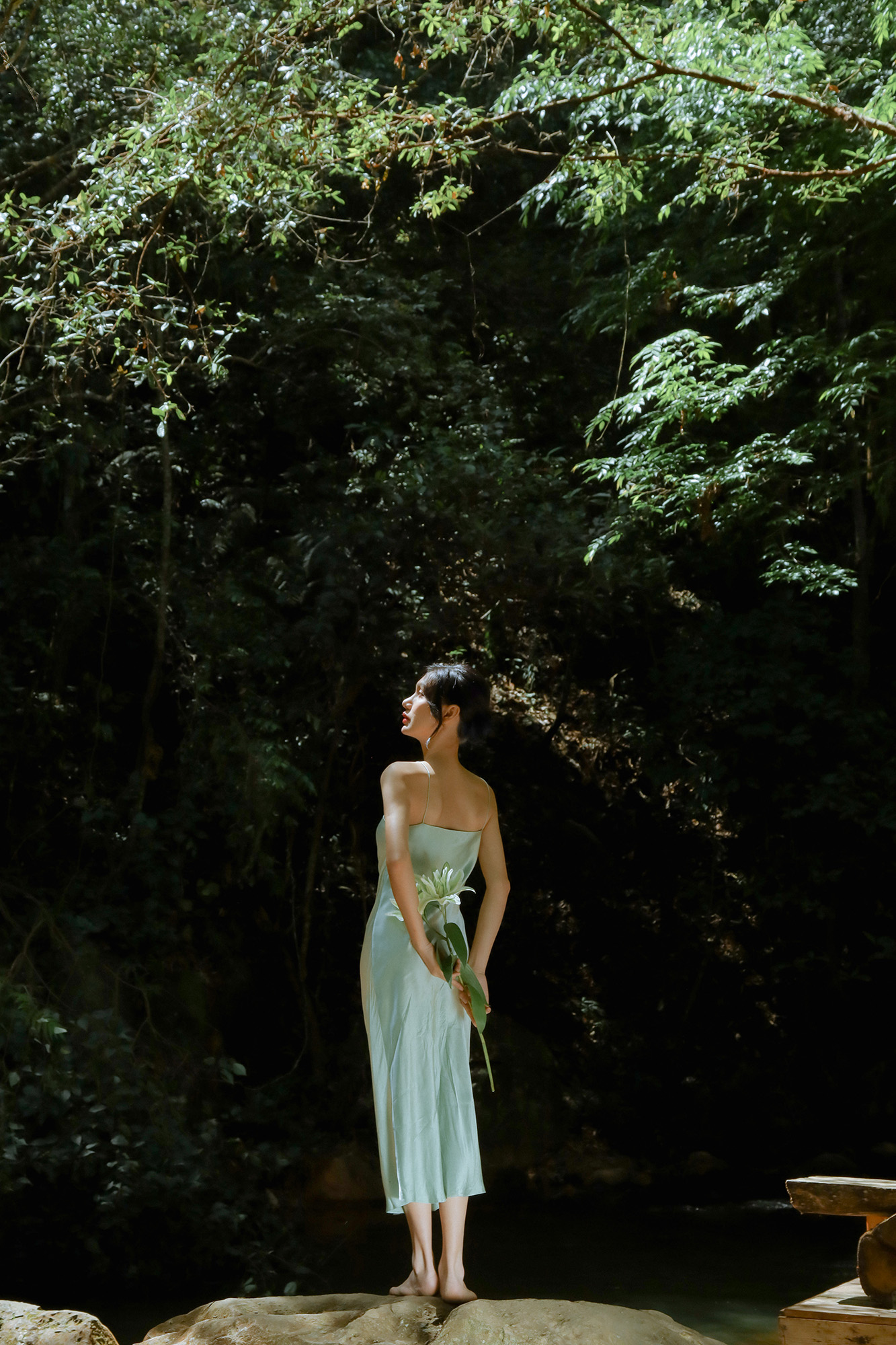 Nàng Thơ Bên Bờ Suối