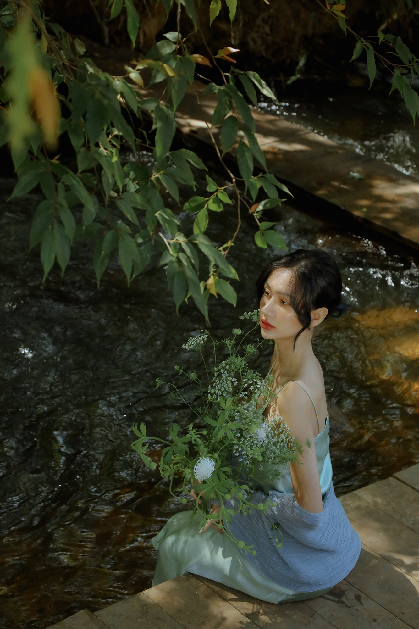 Nàng Thơ Bên Bờ Suối