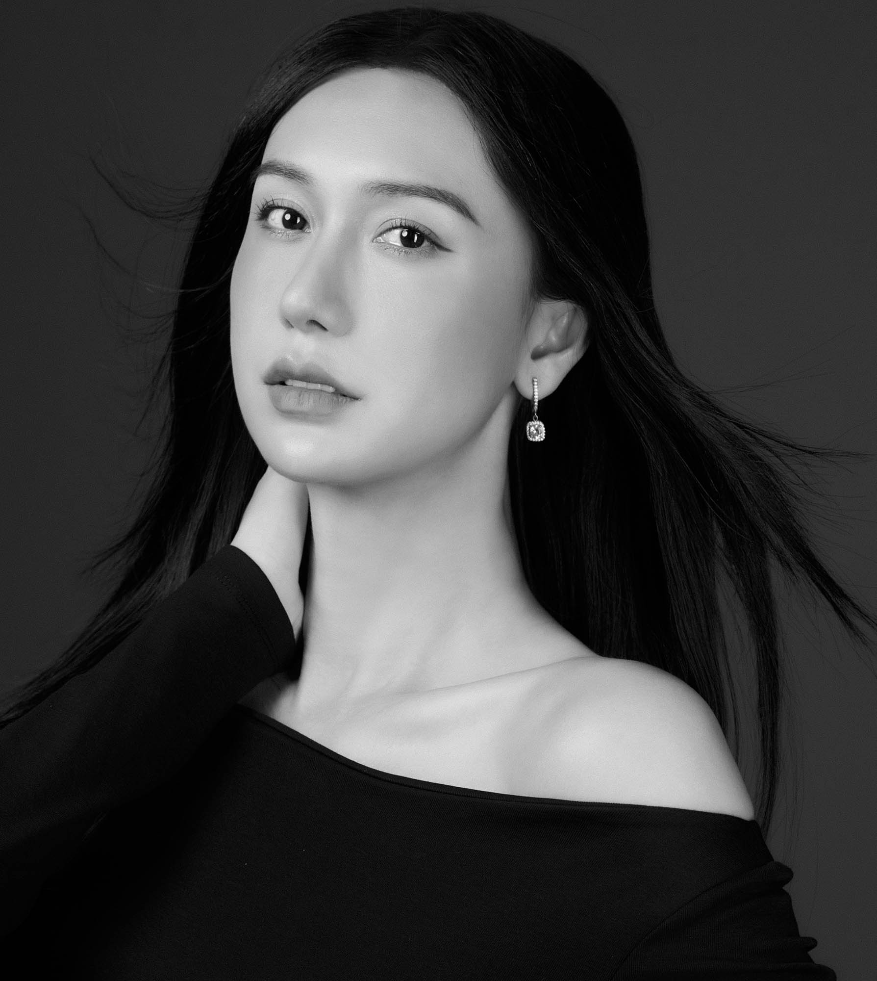 Trắng Và Đen
