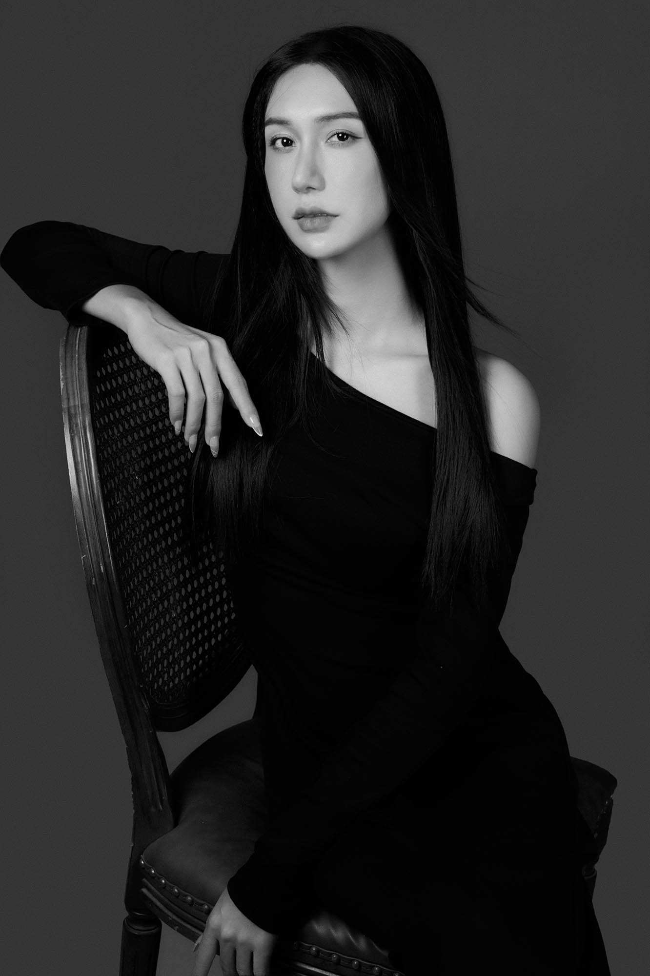 Trắng Và Đen
