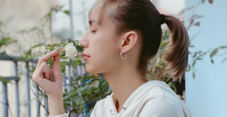 Lynk Lee khoe góc nghiêng đầy nữ tính ngày 29 Tết nhưng chưa gây chú ý bằng phát ngôn về chuyện lột xác 180 độ